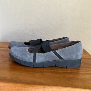 Natural Soul Grey Suede Leather with black stretchy straps size 9‎ womens
